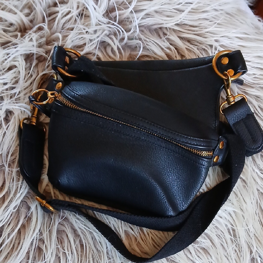 Universal Thread Black Crossbody Bag with Adjustable Strap